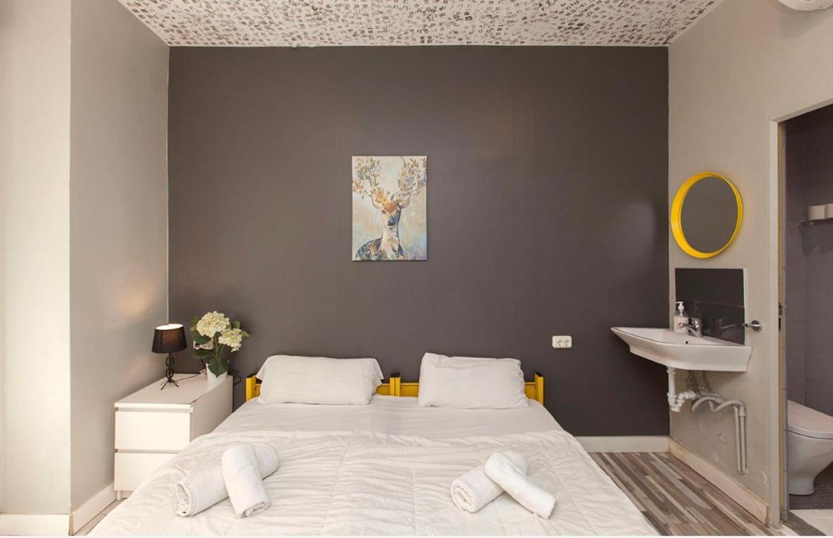 Double or Twin Room Private Bathroom