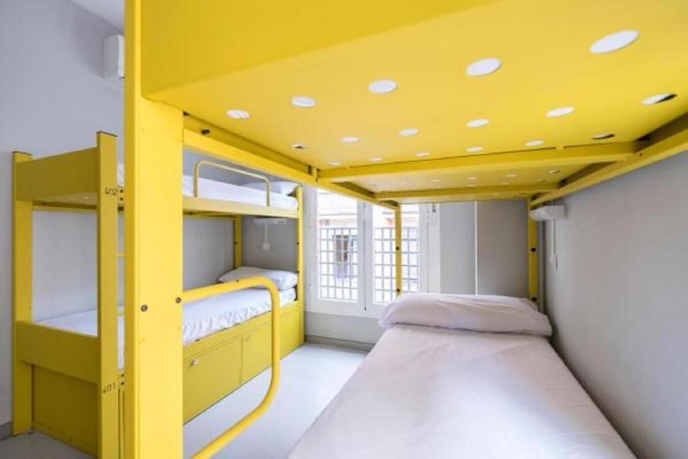Bed 14-Bed Mixed Dormitory Room